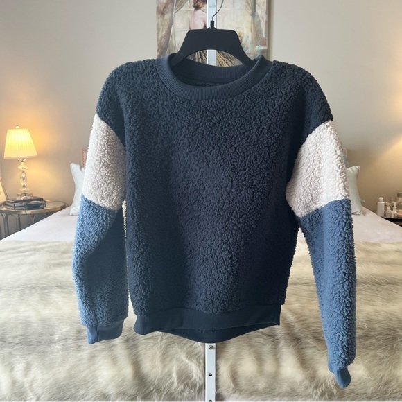American Eagle Outfitters Tops - AMERICAN EAGLE Teddy Bear Fleece XS Pullover Blue Off White Striped Long Sleeve